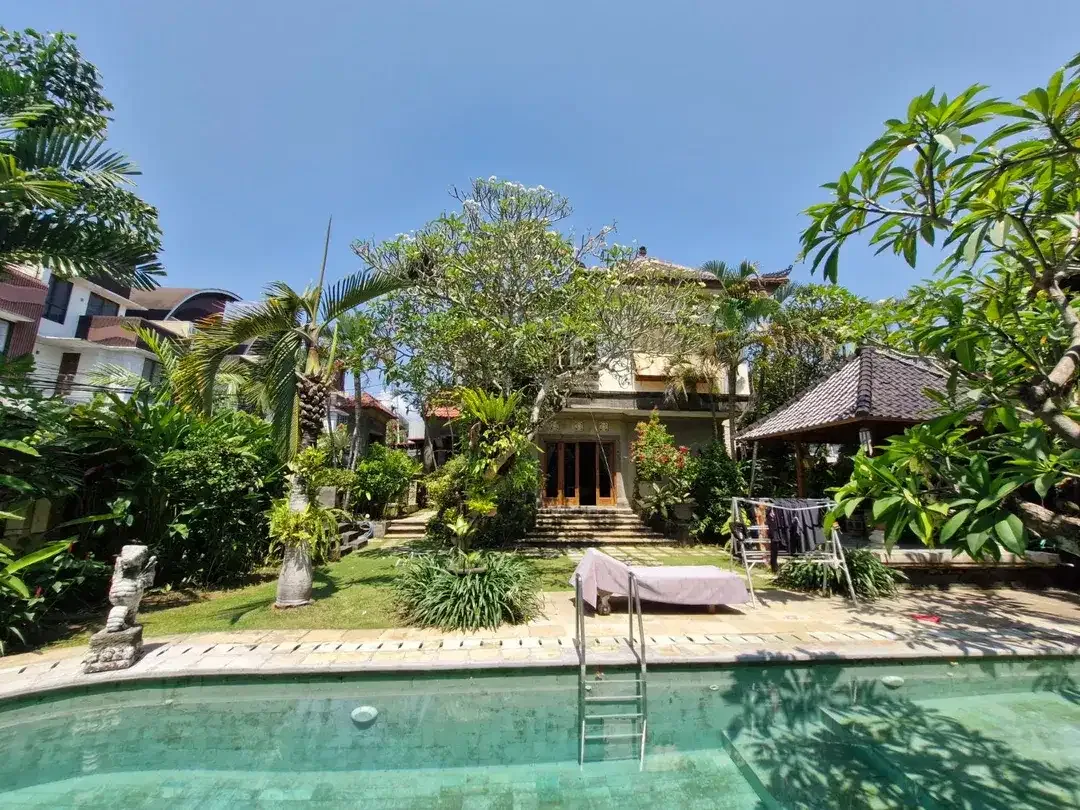 VILLA SEMINYAK JUAL CEPAT SHM FULLY FURNISHED - Image 1 of 10