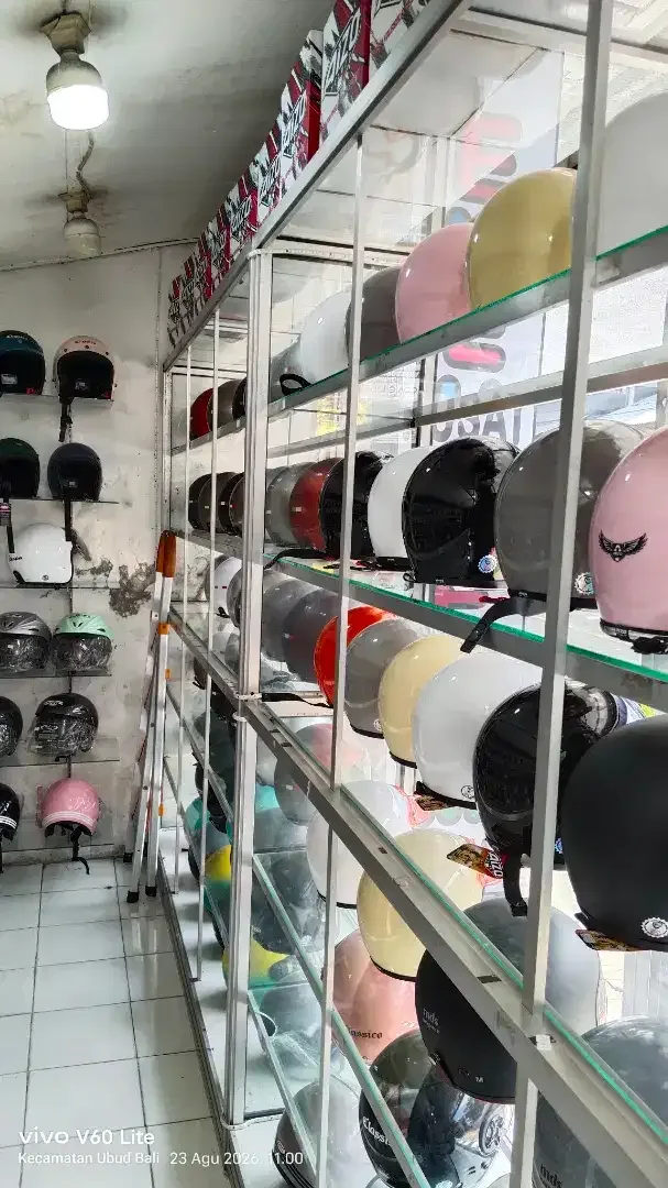 Lowongan pekerjaan untuk karyawan helm - Image 1 of 3