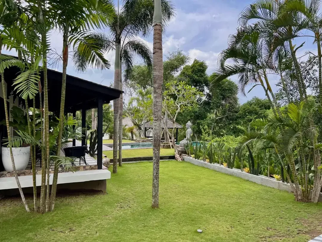 HIDDEN GEM 5 BEDROOMS MODERN TROPICAL STYLE JUNGGLE AND RIVER VIEW LOCATION AT MUNGGU - CANGGU - Image 3 of 10