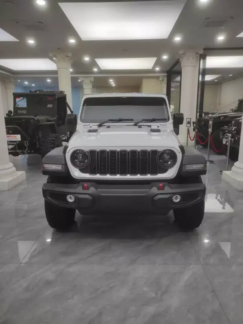 Jeep rubicon JL 2.0 AT turbo 4x4 putih - Image 2 of 8