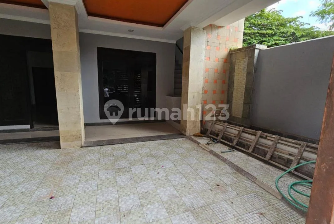Dijual - Rumah 3 Lantai di Taman Mulya, Jimbaran - Image 3 of 4