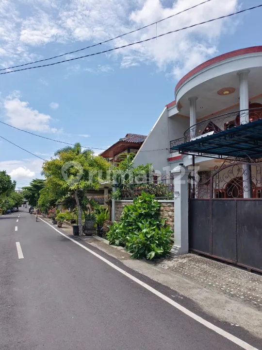 K776 Sewa Rumah Jalan Pidada Ubung Denpasar Utara Bali Dekat Sempidi Dalung Tabanan Kerobokan Canggu - Image 1 of 4