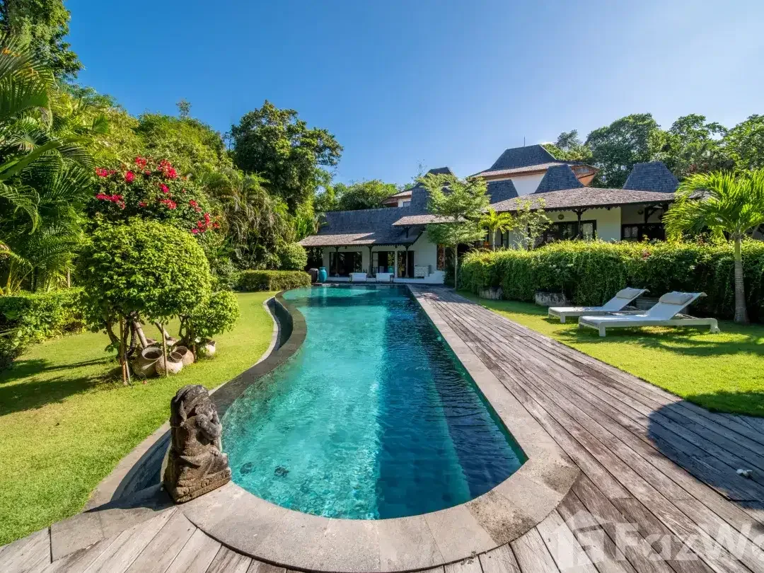 6 Bedroom Villa for sale in Kerobokan, Bali - Image 2 of 10