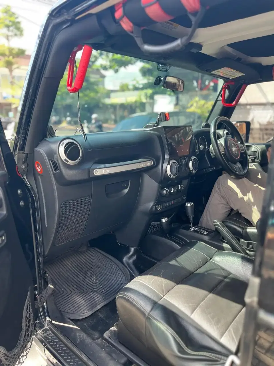 Jeep Wrangler Sahara 2012 Diesel - Image 6 of 10
