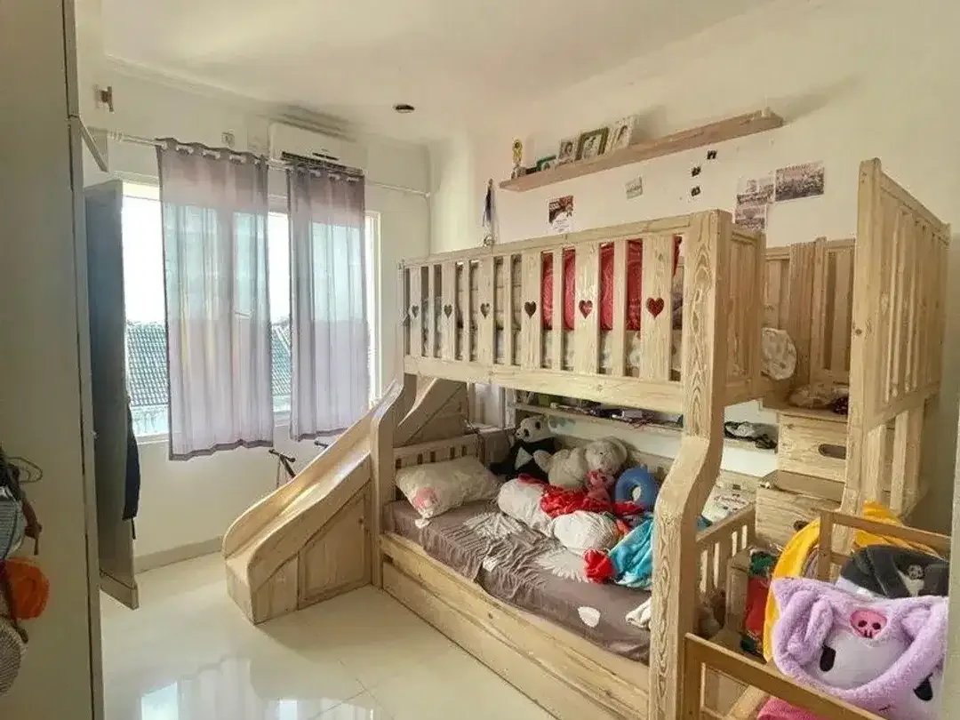 Rumah Bagus 3 Lantai Lokasi Strategis Dijual, di Denpasar Utara Area - Image 4 of 5