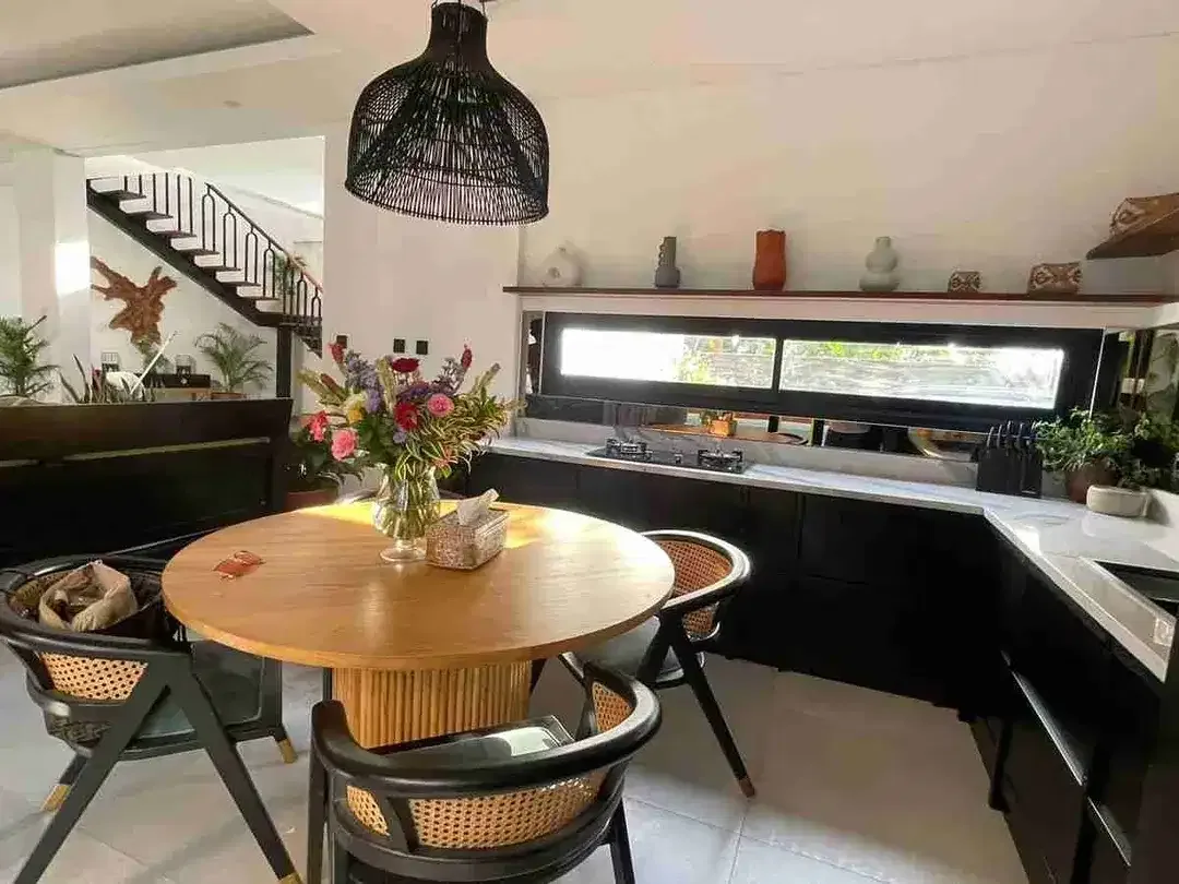 Villa Mewah 2 Lantai Full Furnished di Puri Gading Jimbaran - Image 4 of 10