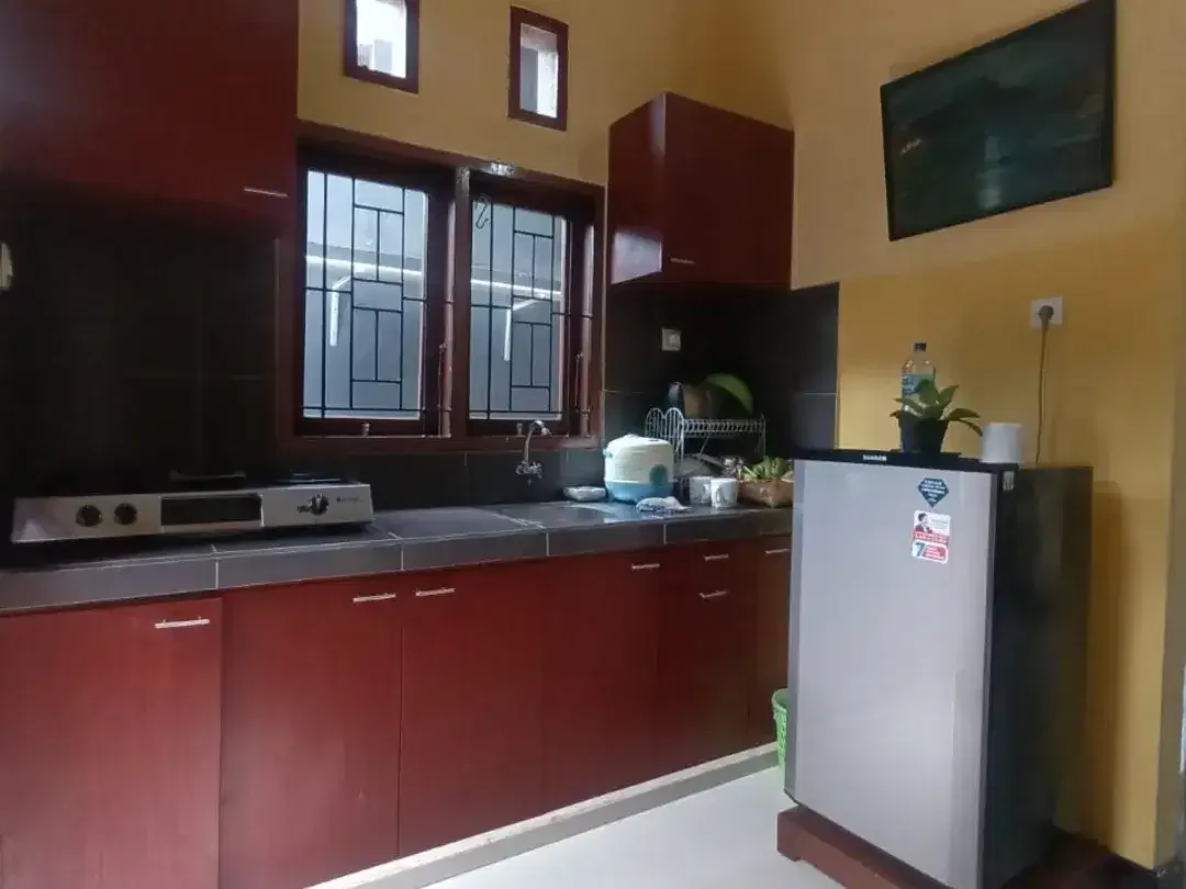 Rumah Modern Minimalis di Area Taman Griya Jimbaran Fasilitas Lengkap - Image 3 of 10