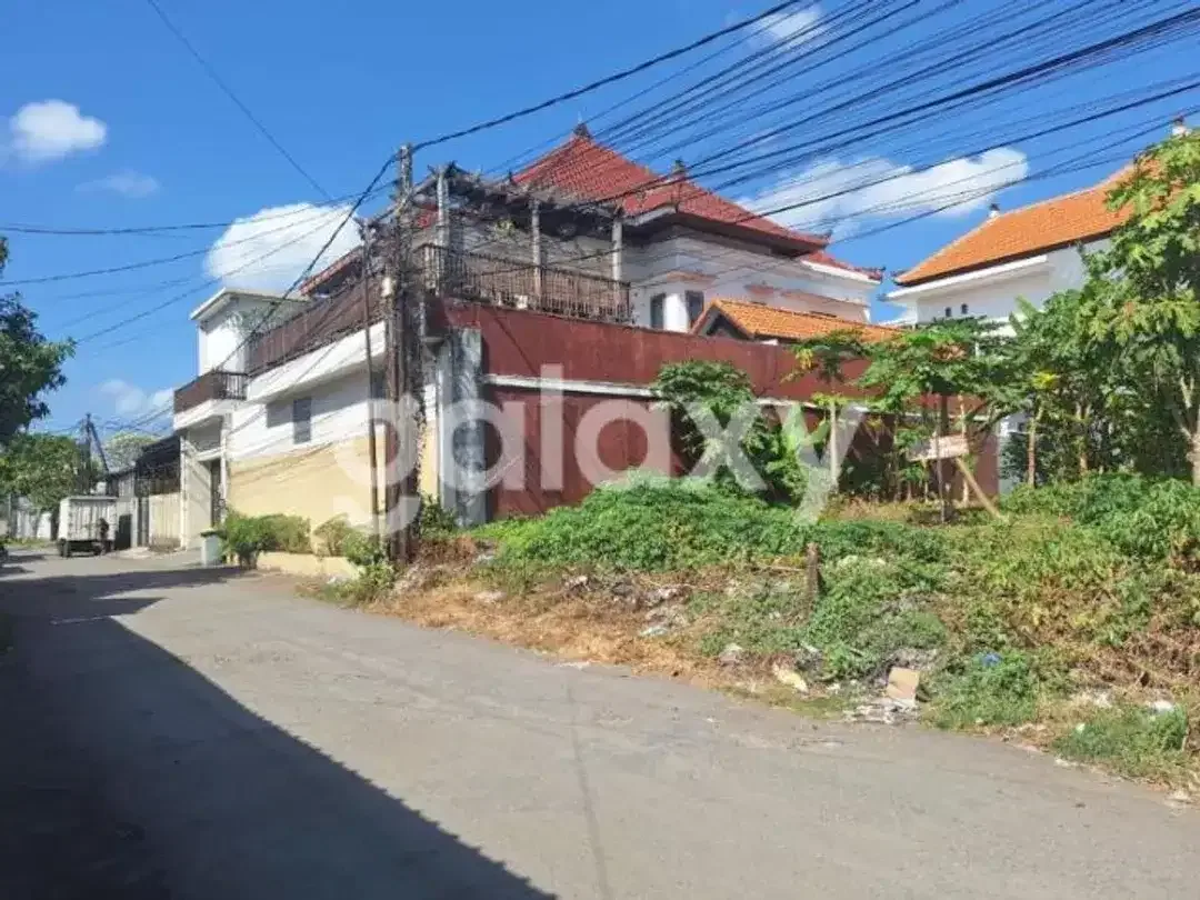 RUMAH MEWAH 2 LANTAI DI TUKAD BADUNG RENON DENPASAR, BALI - Image 1 of 10