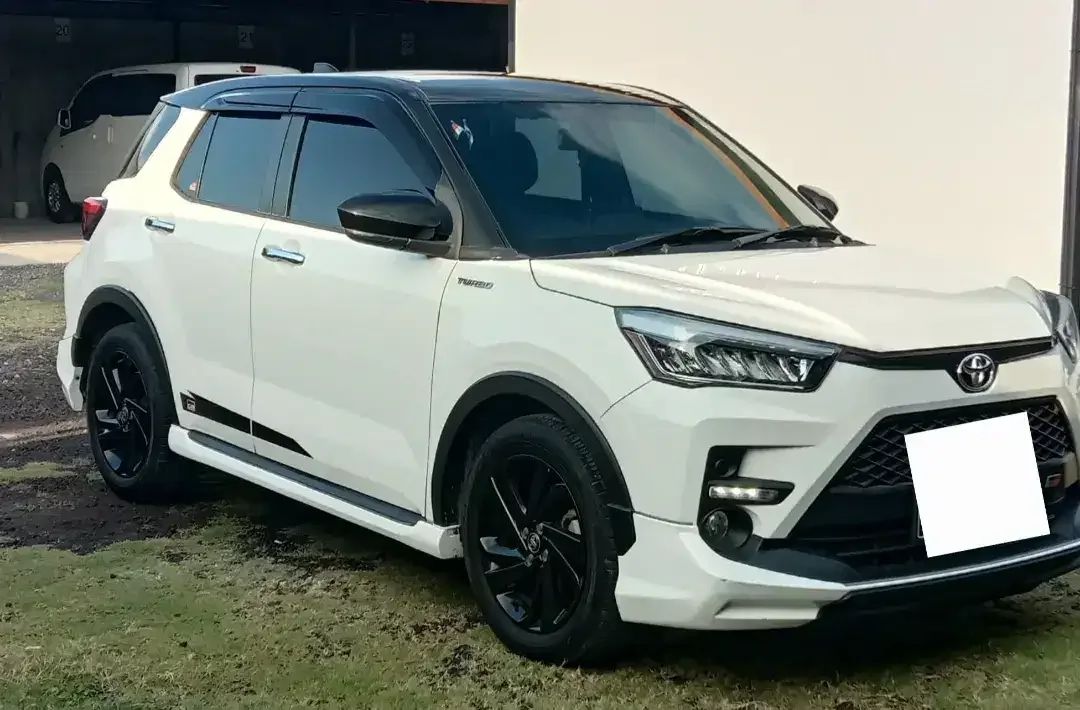 Raize 2022 GR Sport Two Tone Matic - Image 2 of 8