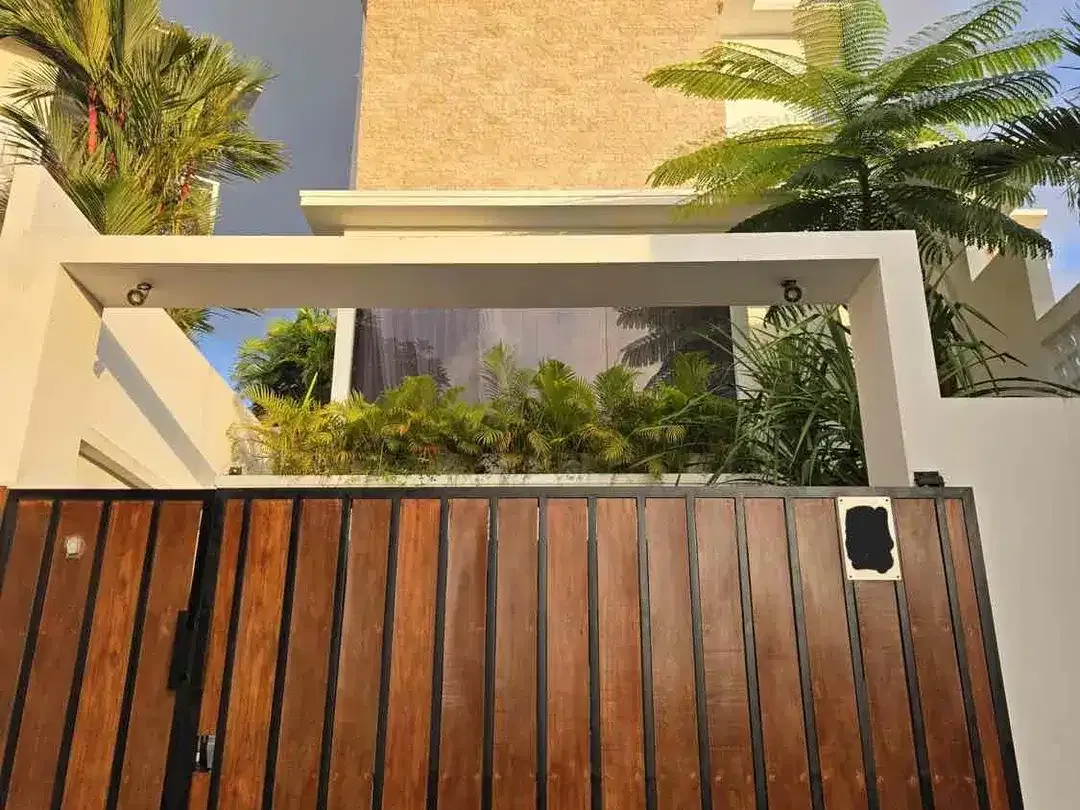 Dijual Rumah Semi Villa Mewah 3 Lantai di Kawasan Elite Pecatu Indah Resort - Image 1 of 10