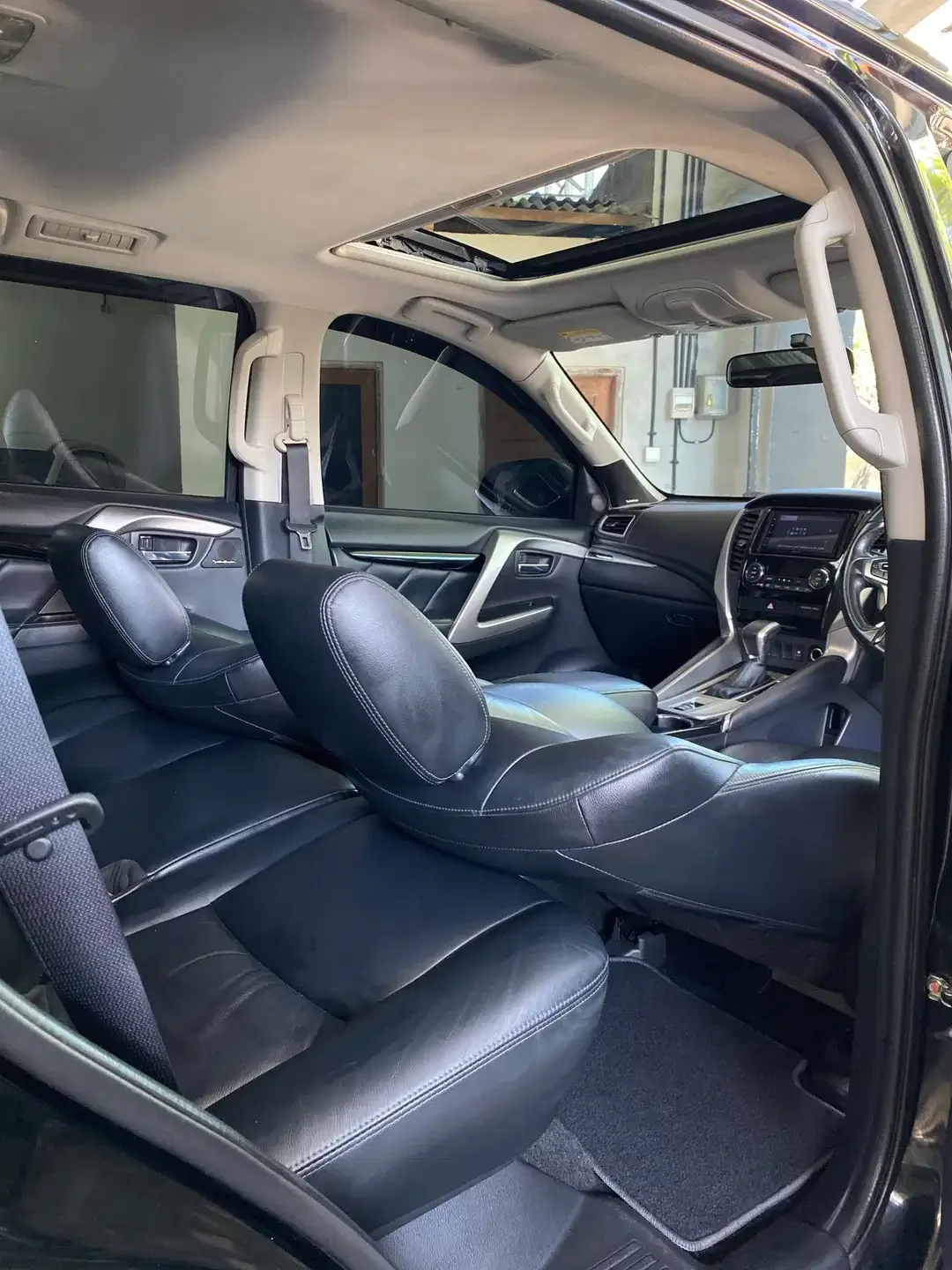 Pajero Sport Dakar 4x2 Rockford Black Edition 2019 - Image 9 of 10