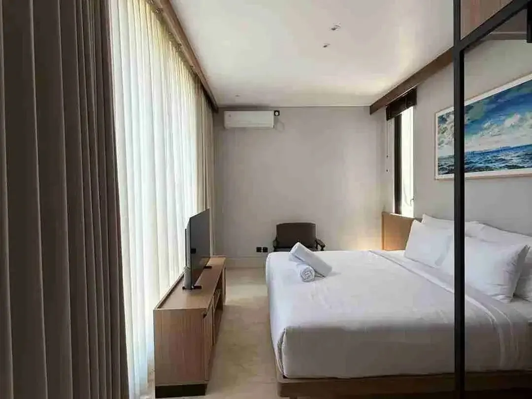 VILLA 4 BR CUMA 5 MENIT KE FINNS BEACH CLUB DAN KE PANTAI DI BATUBOLONG - Image 8 of 10
