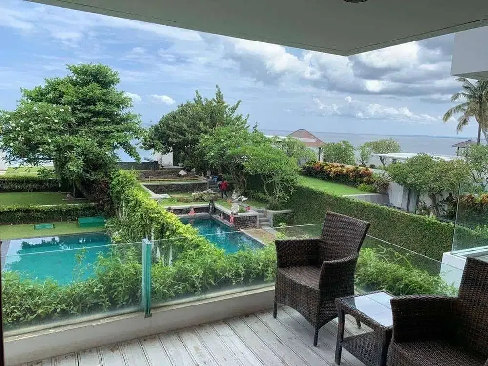 FOR SALE OVERLOOKING THE OCEAN BEACHFRONT VILLA KERAMAS - Image 8 of 10