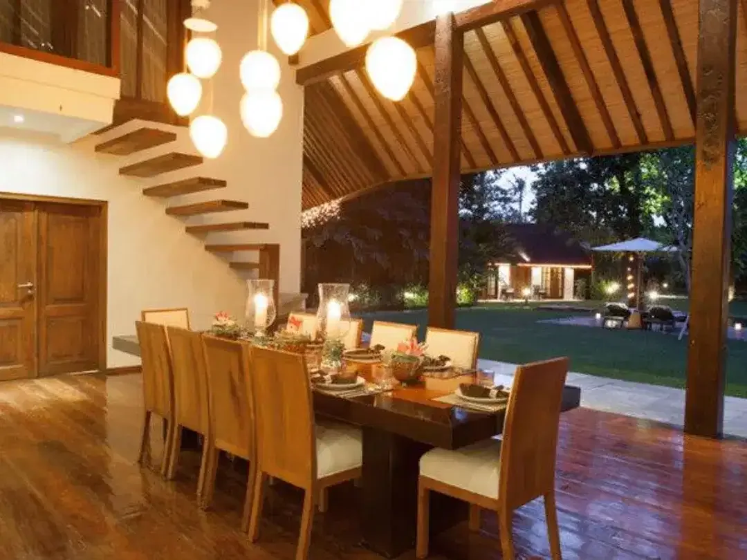 Villa 7 Bedrooms Freehold in Great Location Kerobokan, Canggu - Image 5 of 10