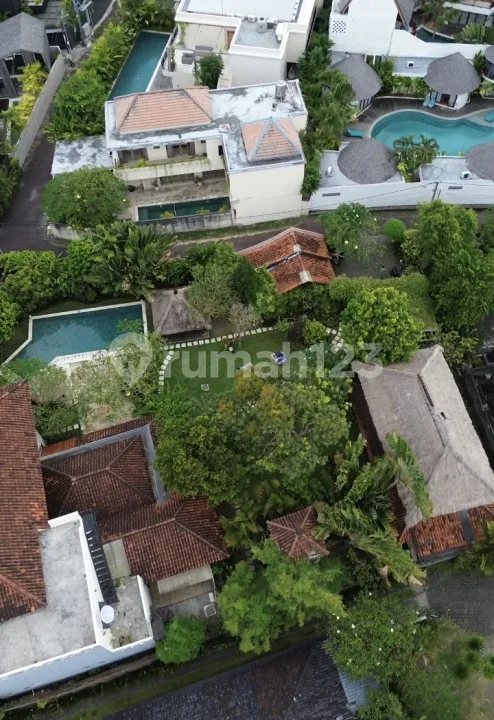 Balinese Style Villa 5 Bedrooms 1250M2- Batan Kangin Berawa Canggu - Image 3 of 4
