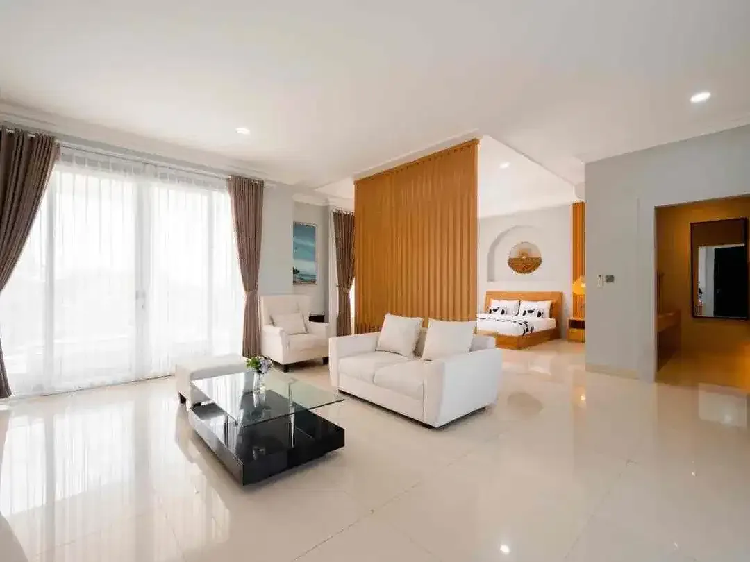 LUXURIOUS 3-STOREY FREEHOLD VILLA WITH POOL & BALCONY – JIMBARAN, BALI - Image 6 of 10