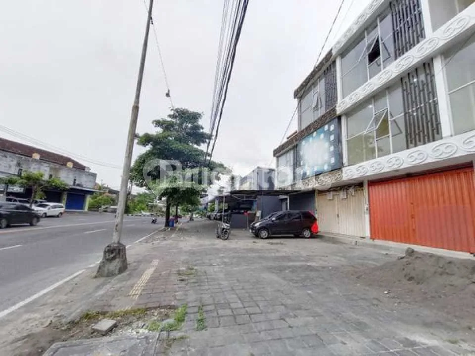Dijual Ruko Gandeng 3 Lantai Jalan Utama Mahendradatta, - Image 1 of 4