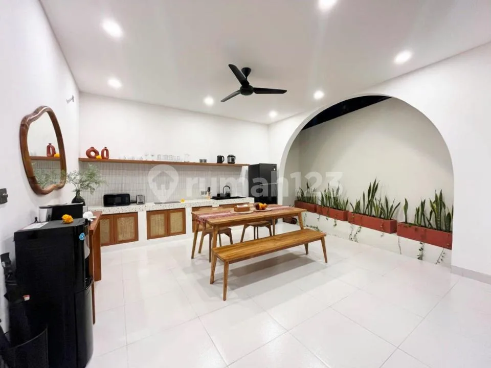 Modern Tropical Mediteranean Style Villa At Cluster Onegate System Area Jalan Batan Kangin , Padonan Canggu Near Batu Bolong Canggu...550 Meters To Raw Gym Bali , 5 Minutes To Bali Social Club , 10 - Image 4 of 4