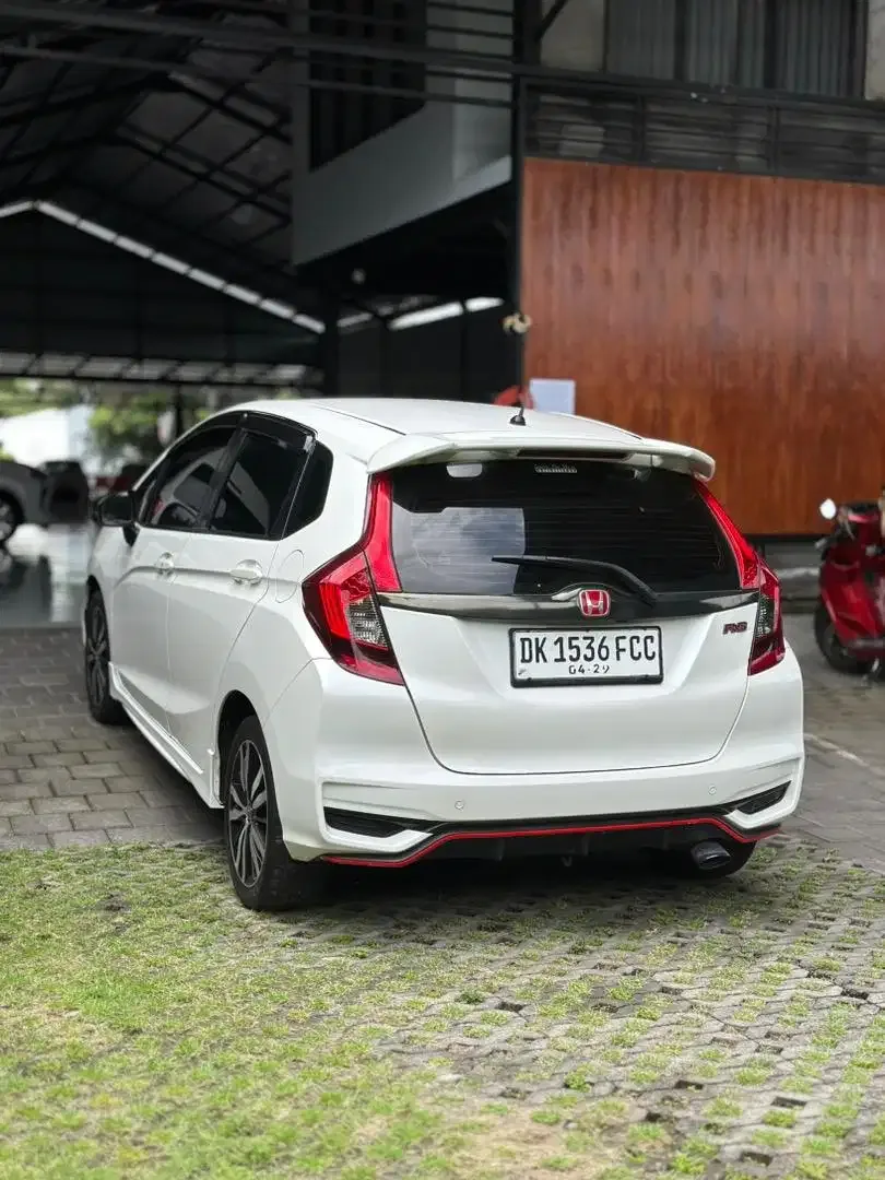 JAZZ RS 2018 FACELIFT MATIC LOW KM - Image 4 of 10