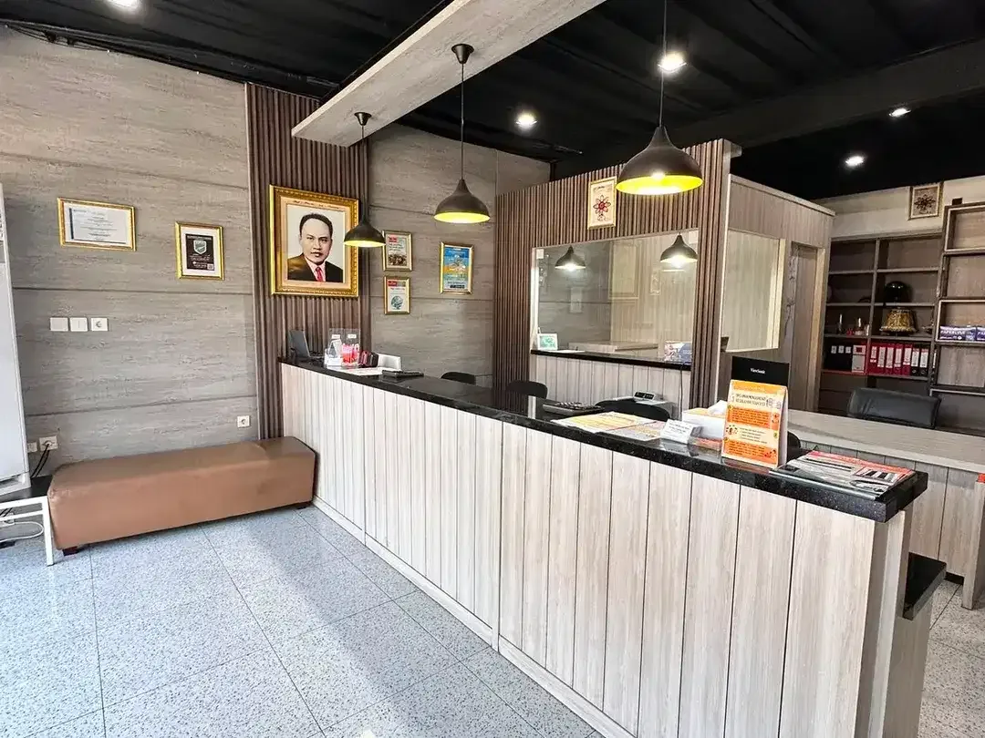 DIJUAL / DISEWA —  TEMPAT TINGGAL & RUKO 3 LANTAI DI ECHO BEACH CANGGU - Image 1 of 8