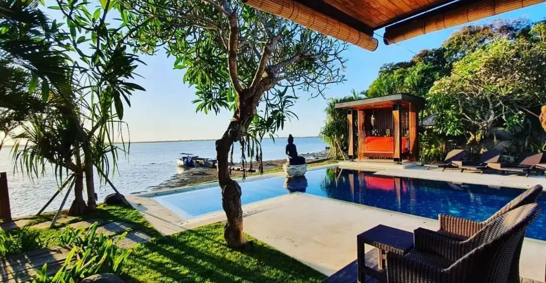 BEACHFRONT LUXURY VILLA FOR SALE AT NUSA DUA - Image 2 of 7