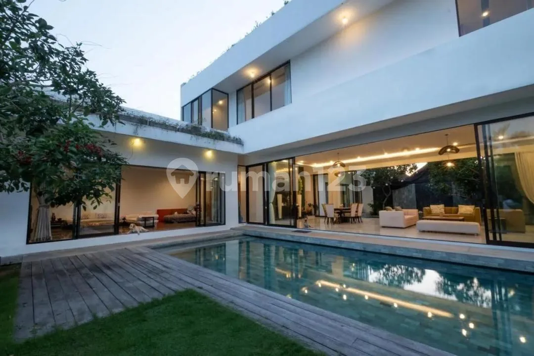 Villa Mewah 3Br 2 Kolam Renang di Kerobokan - Image 1 of 4