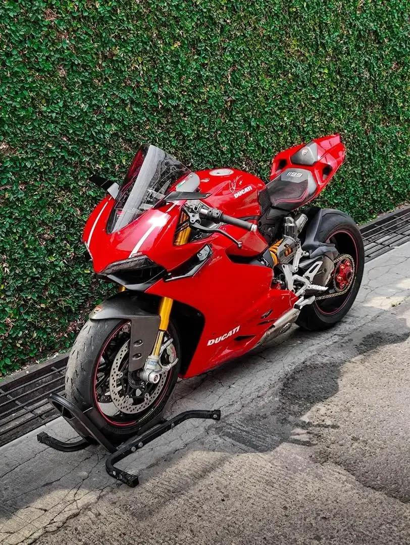 Ducati Panigale 1199 S tahun 2015 Rare Special Unit Low Odo Mulus - Image 2 of 10