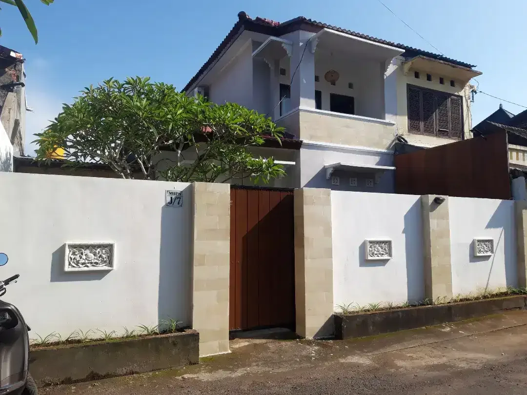 Rumah tinggal yg tenang & nyaman - Image 1 of 10