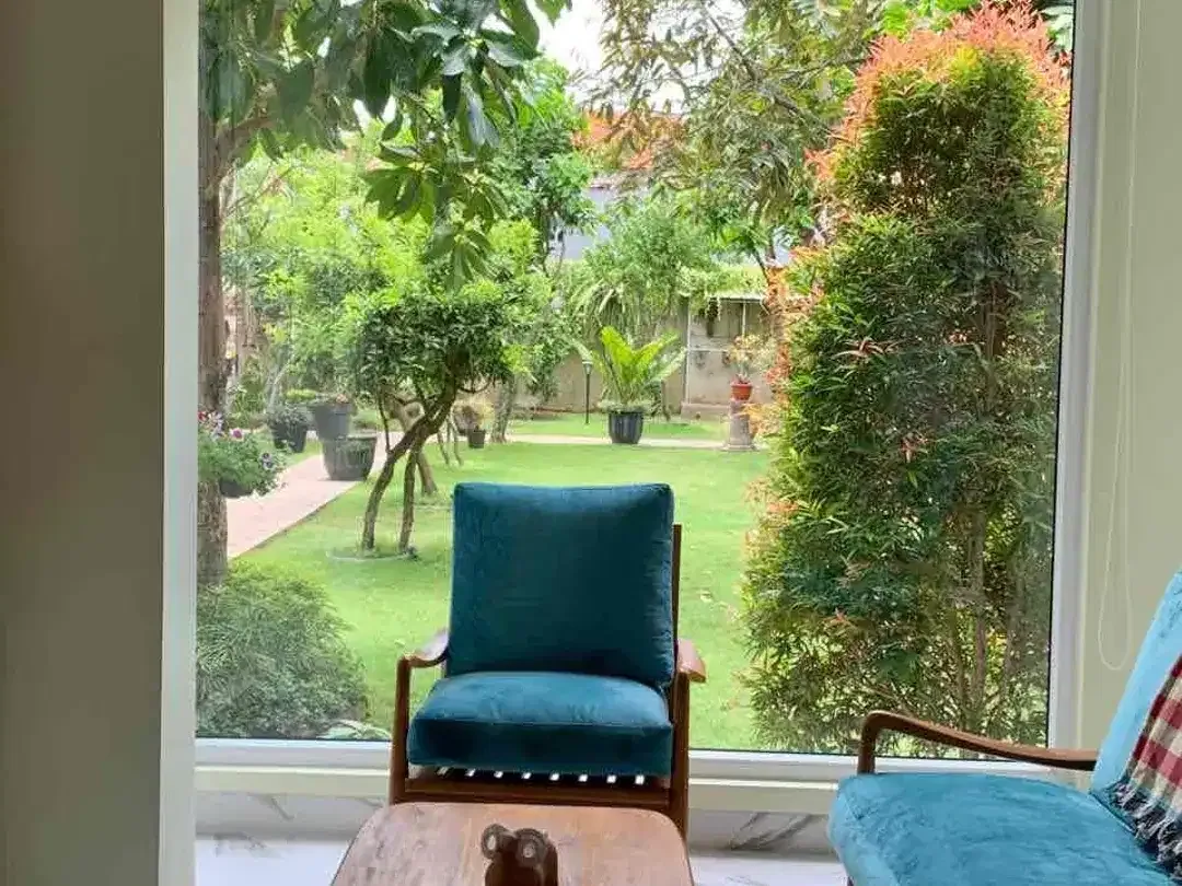 DISEWAKAN RUMAH ELEGAN DENGAN TAMAN LUAS  DI RENON - Image 3 of 10
