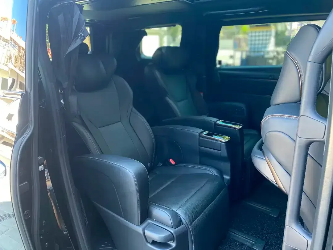 Toyota Alphard 2.5 G CVT 2024 - Hitam Metalik - Image 9 of 10