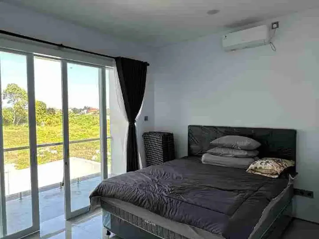 Jual Villa Modern 2lt Semifurnished lokasi Jl Raya Kerobokan dekat canggu area Investasi.i - Image 4 of 10