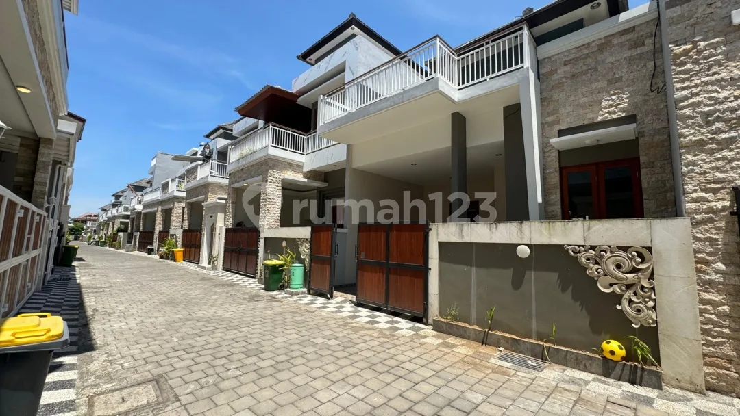Rumah Jual di Cluster Widjaya Residence dengan 2 Kamar Tidur di Area Sanur - Image 2 of 4