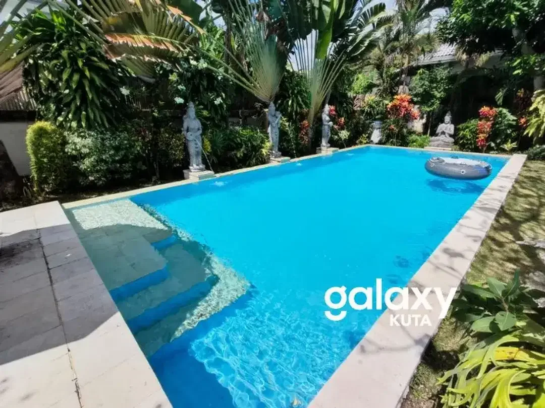 DIJUAL VILLA SPACIOUS GARDEN WITH 5 BEDROOM IN UMALAS KEROBOKAN BADUNG - Image 3 of 10