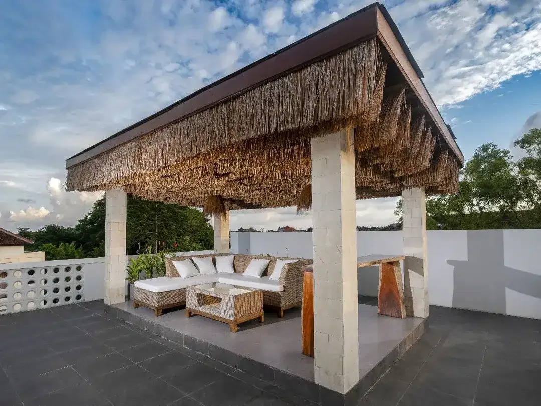 FOR SALE & LEASE FREEHOLD VILLA WITH OCEAN VIEW IN NUSA DUA - Image 9 of 10