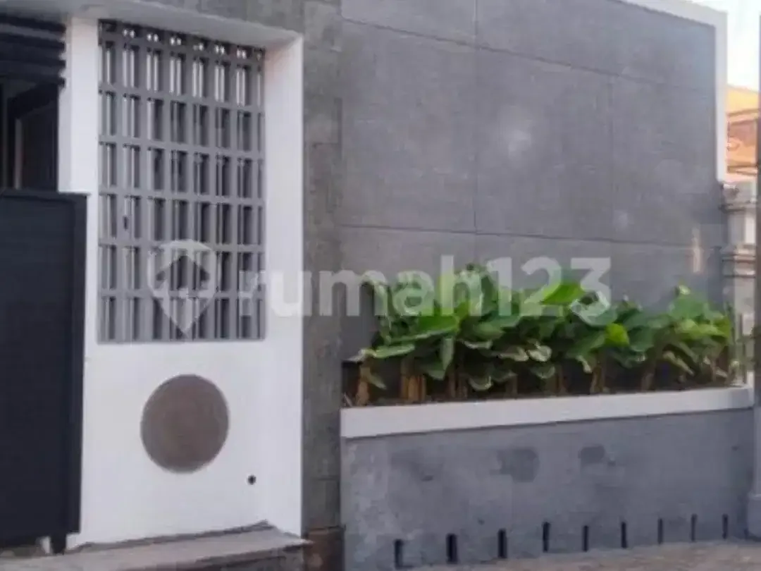Rumah Kori Nuansa Taman Griya Jimbaran, Furnished dan Private Pool - Image 2 of 10