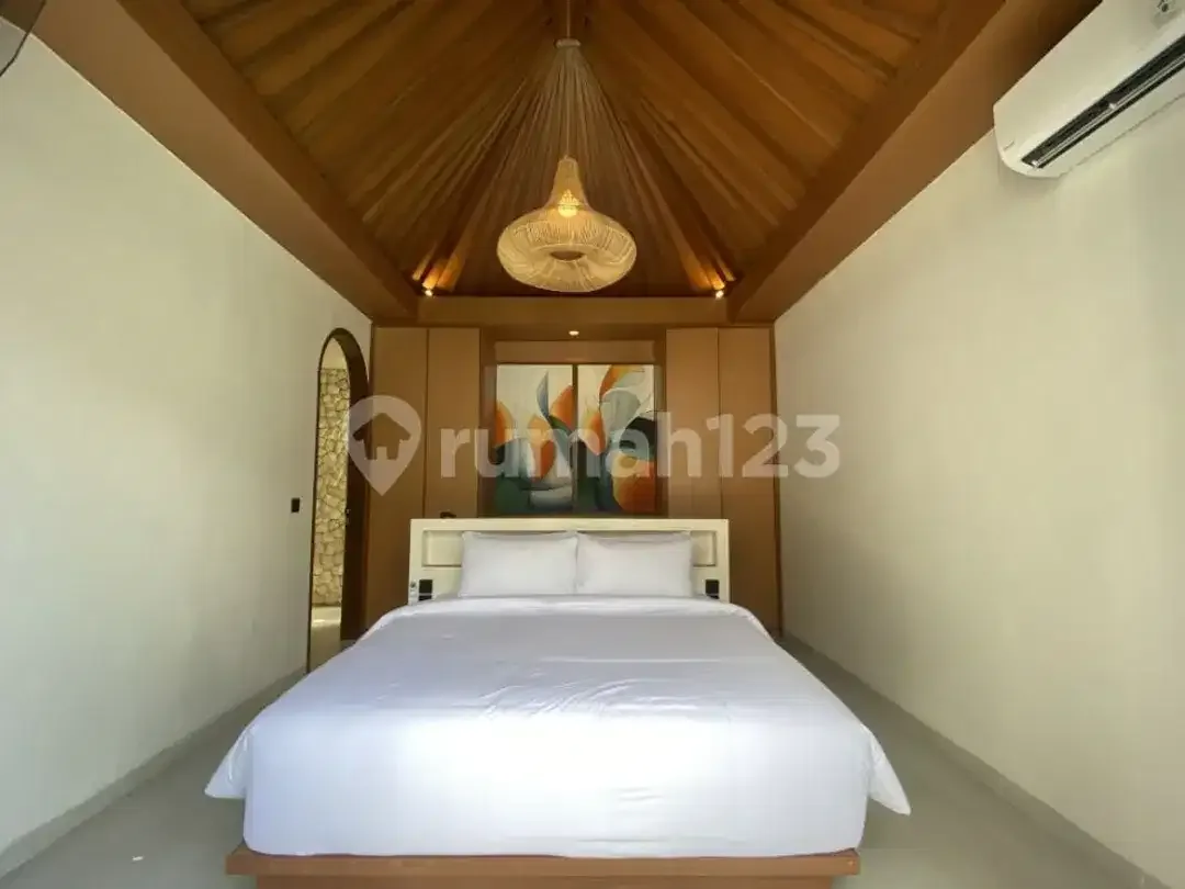 Modern Tropical Villa In Pererenan - Image 3 of 6