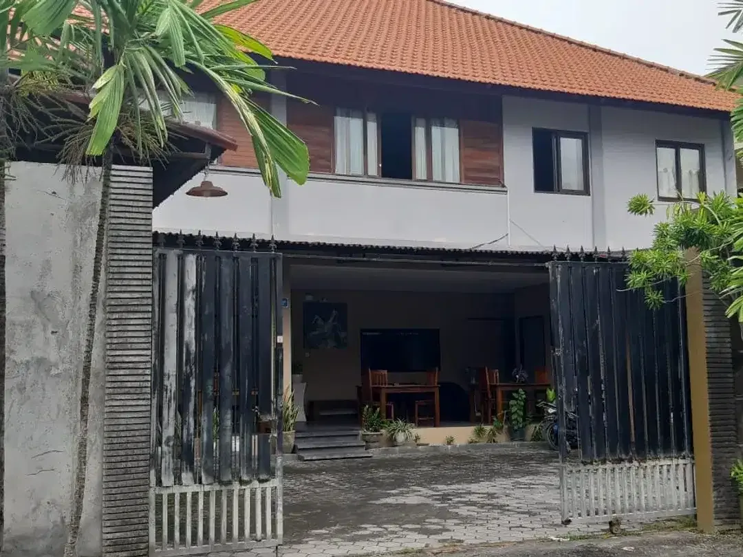 Rumah dan Tempat Usaha Studio Musik/Cafe di Jl Mahendradata, Denpasar - Image 1 of 10