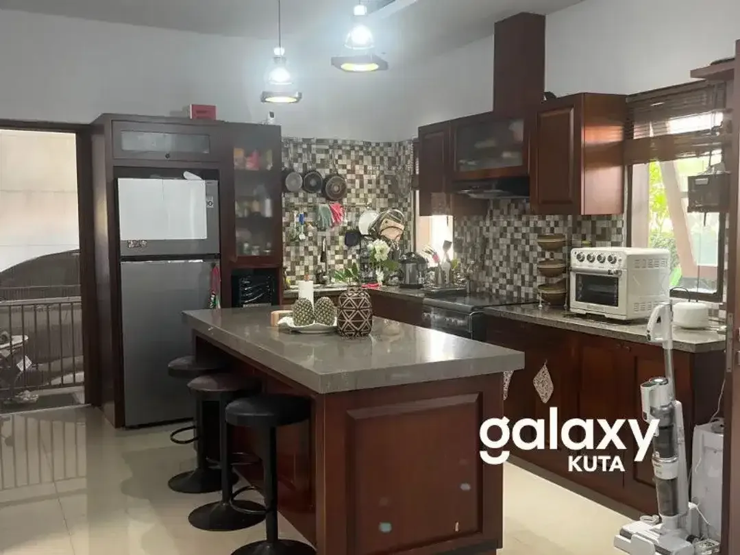 BEAUTIFUL 4 BEDROOM HOUSE IN PURI GADING JIMBARAN BADUNG - Image 4 of 10