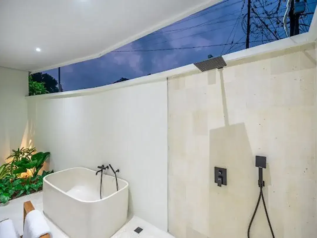 For Sale Villa 4 Bedroom - Central Seminyak - Image 6 of 10