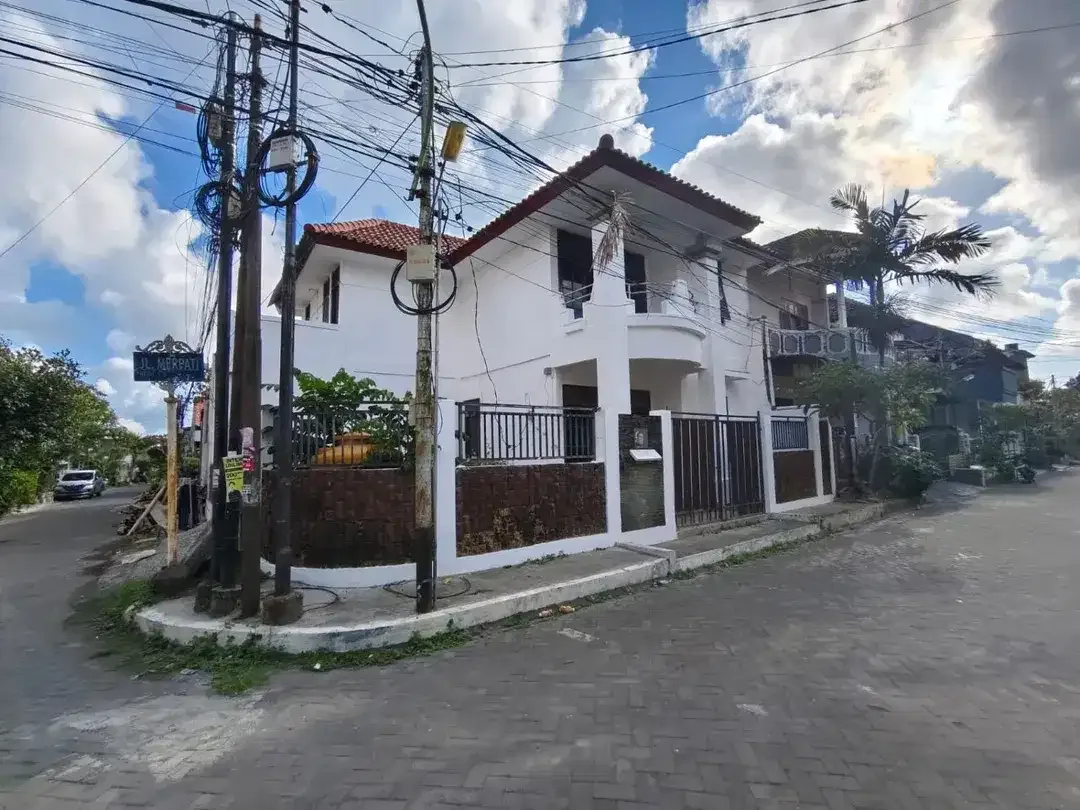 rumah 2 lantai di puri gading jimbaran,daerah yang sedang berkembang - Image 1 of 10