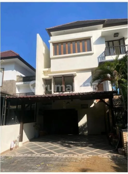 Rumah Mewah 3 Lantai Denpasar Selatan - Image 2 of 4
