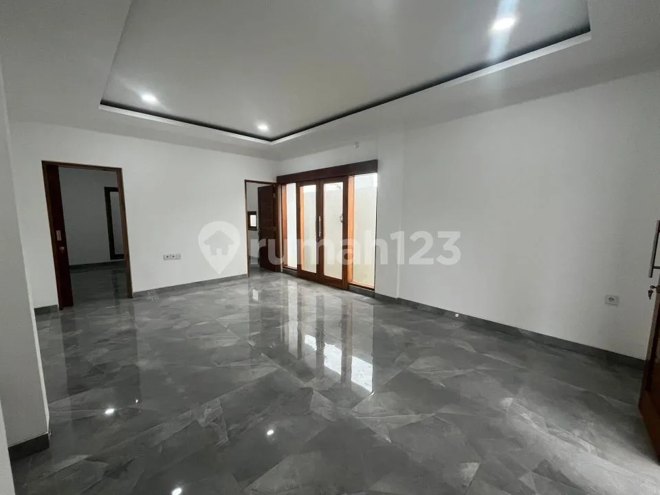 Rumah Modern Baru Jadi Siap Huni di Pusat Renon - Image 4 of 4