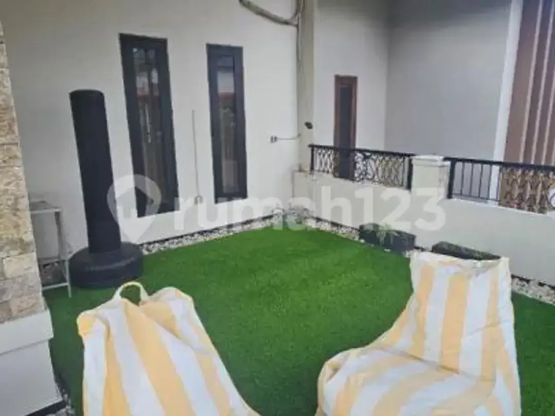 Rumah 2 Lantai Fully Furnished Padangsambian, One Gate Sistem Aman 24 Jam - Image 5 of 10