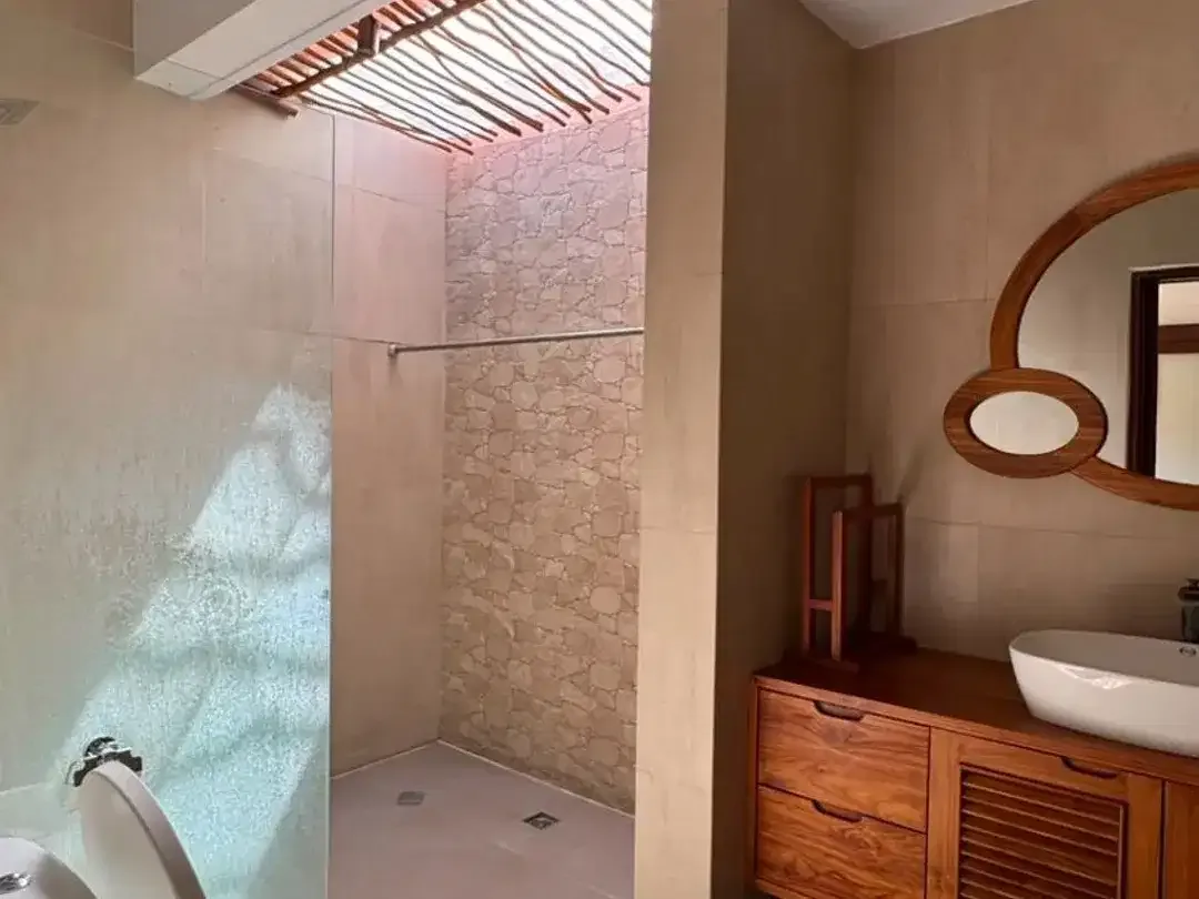 DISEWAKAN VILLA FULLY FURNISHED 2BR SANUR AREA - Image 3 of 10