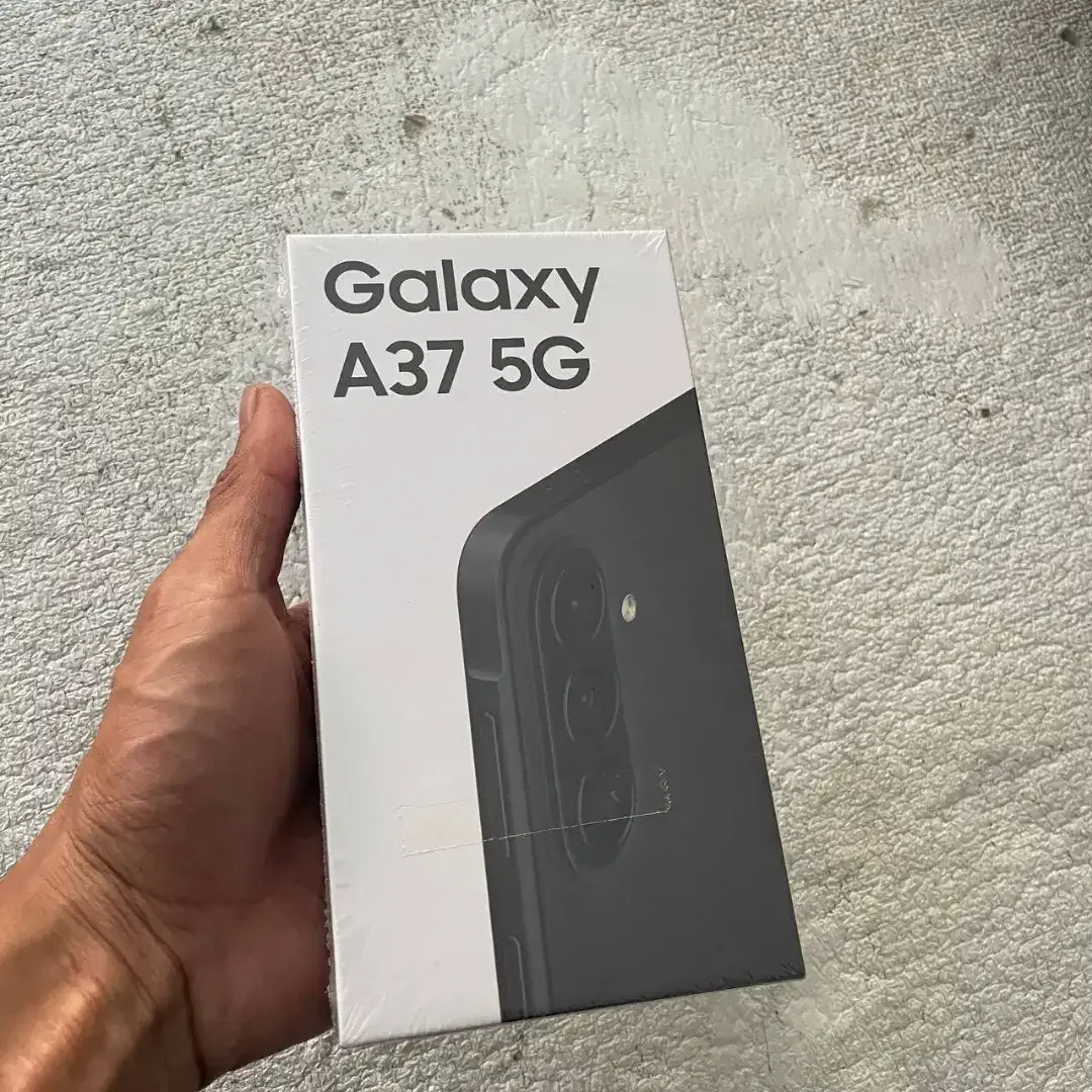 Samsung Galaxy A37 5G Warna Awesome Charcoal 8/256GB - Image 3 of 6