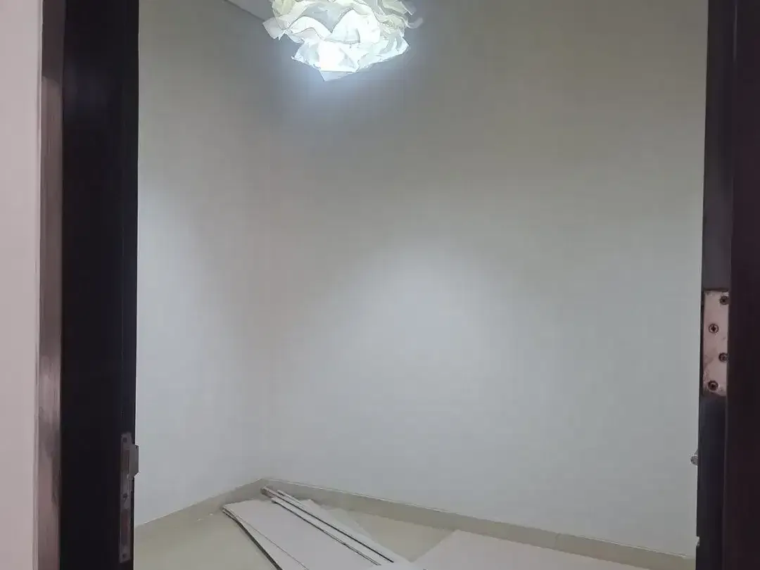 DIJUAL RUMAH 2 LANTAI FULLY FURNISHED SIAP HUNI KEROBOKAN AREA - Image 7 of 10