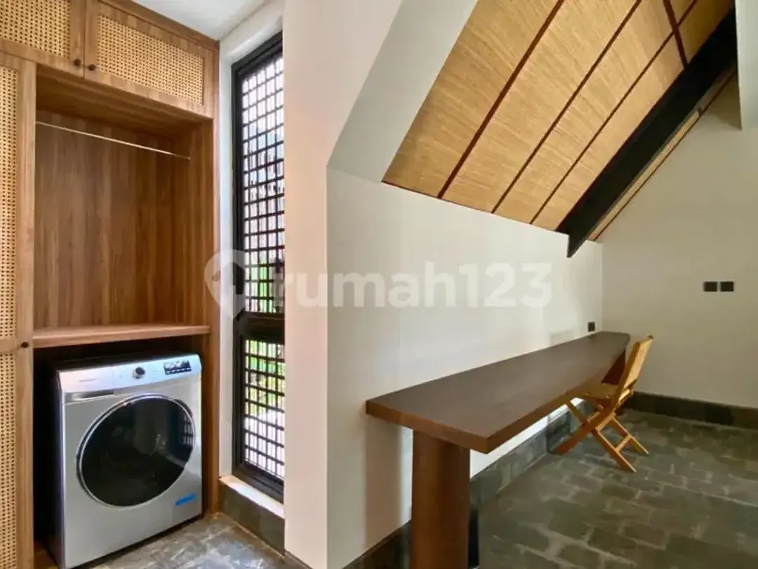 RUMAH MEWAH SEMI VILLA BARU FULL FURNIHED SHM CANGGU BALI - Image 8 of 10