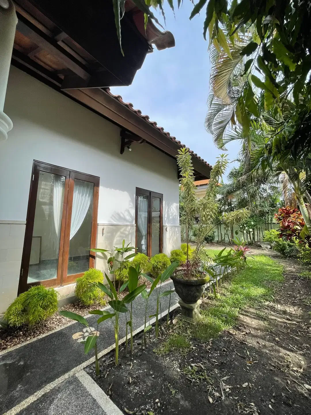 VILLA MEWAH SANGAY LUAS NYAMAN FURNISHED LOKASI STARTEGIS KE PANTAI - Image 4 of 10