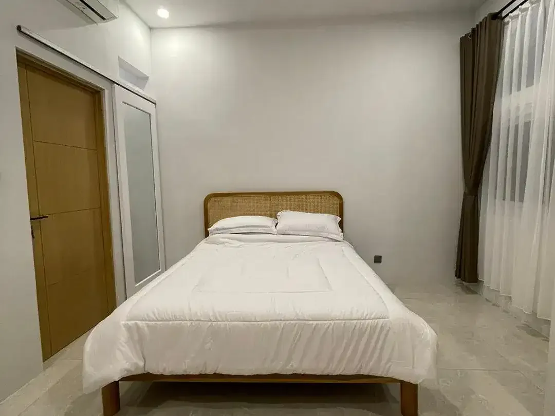 MODERN MINIMALIST VILLA IN SEMINYAK - Image 5 of 10