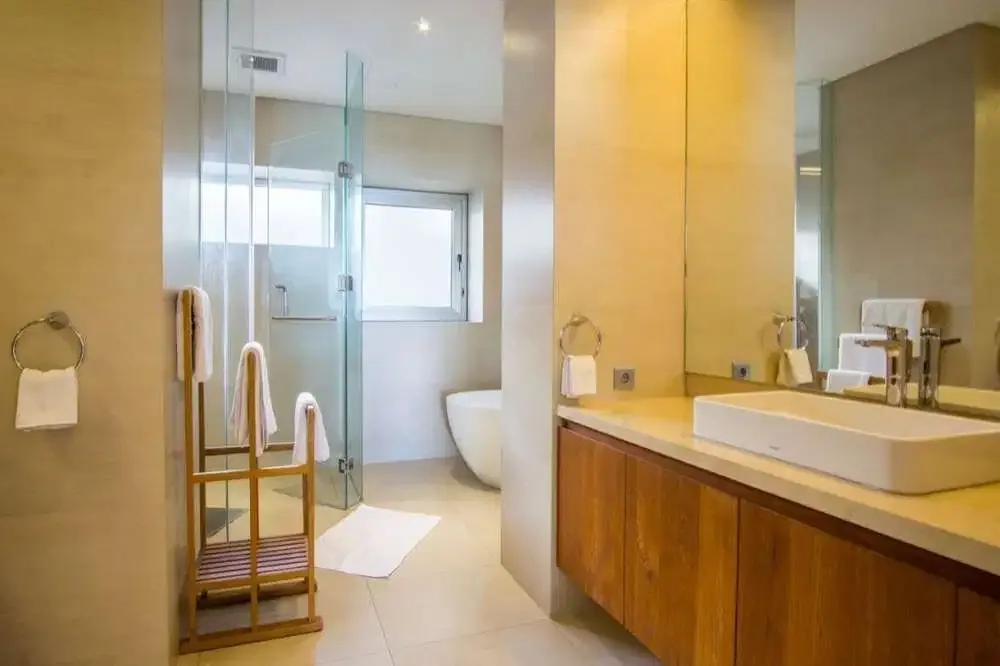 FOR SALE LUXURY BEACHFRONT VILLA IN BERAWA CANGGU - Image 7 of 10